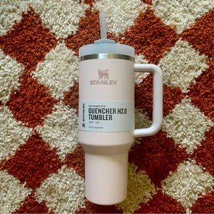 NWT Stanley Adventure Quencher Tumbler 40 oz. Rose Quartz